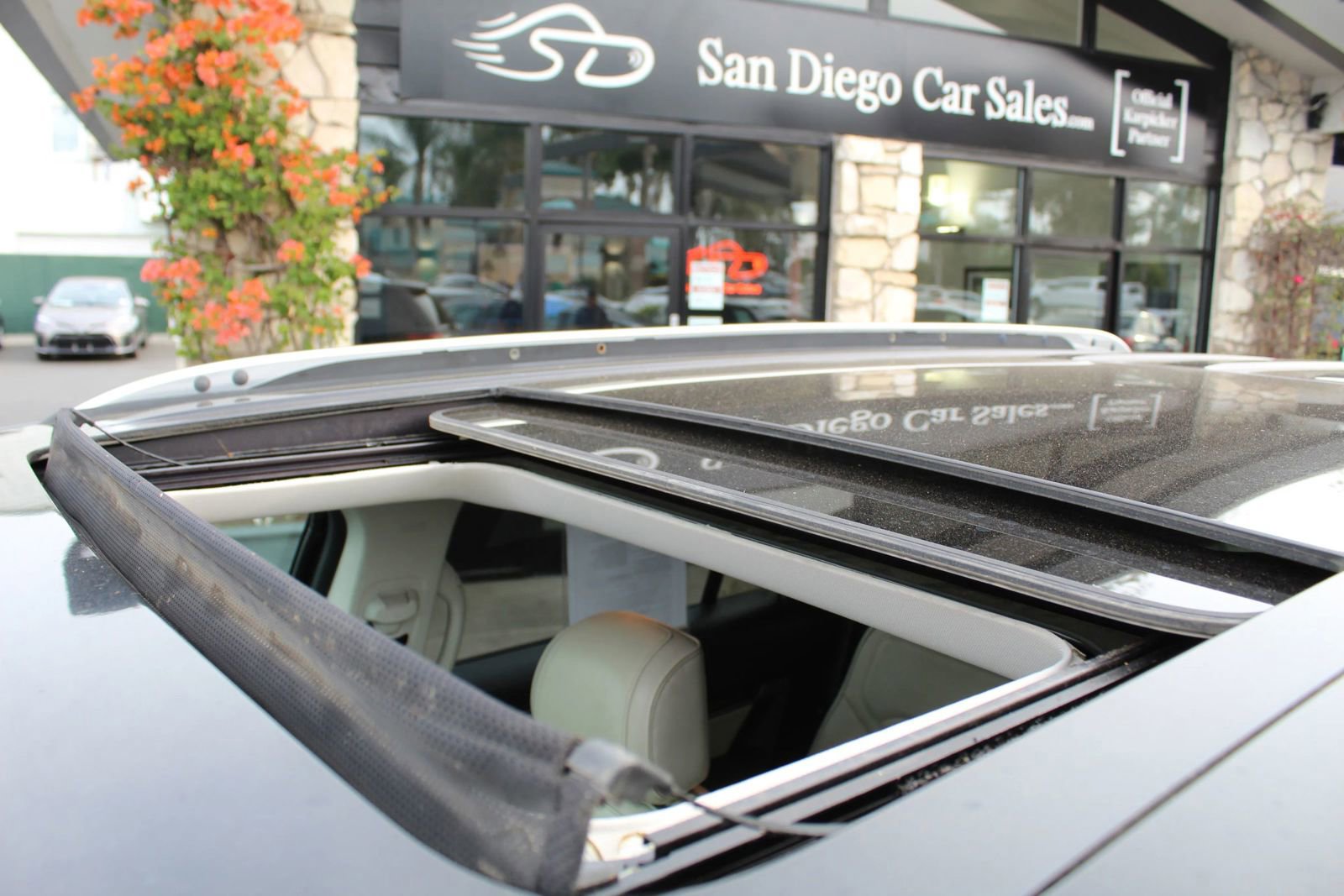 Used 2016 Ford Explorer Platinum AWD/4WD image 32