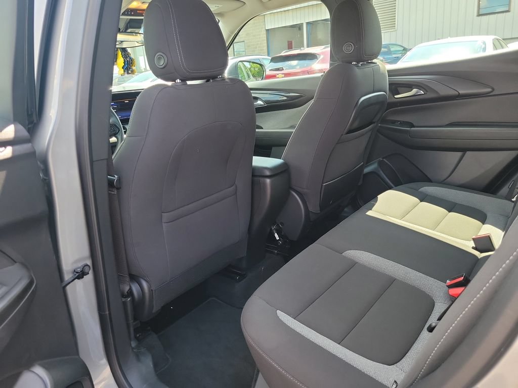 Used 2025 Chevrolet TrailBlazer LS w/ LS Confidence Package FWD image 17