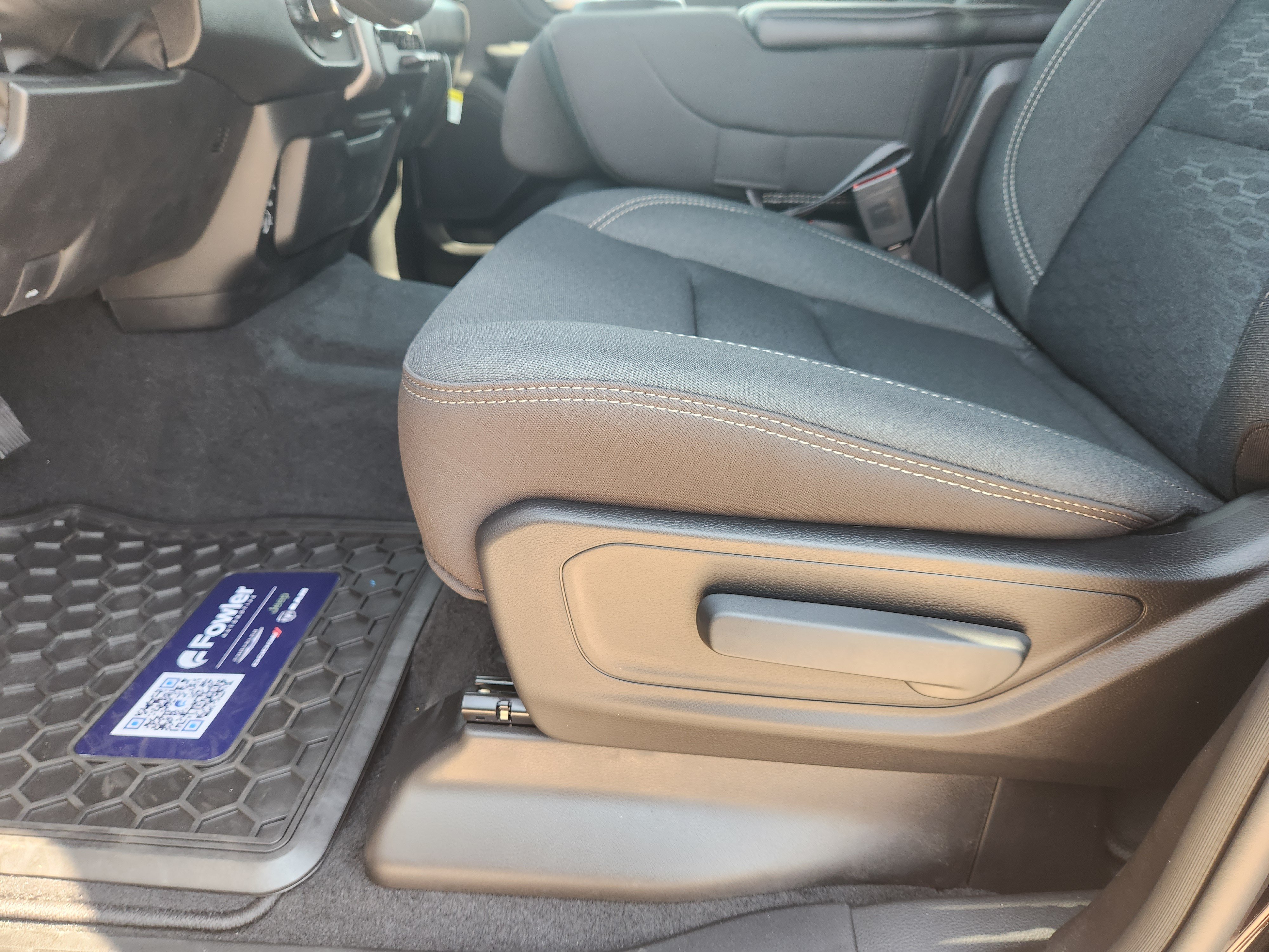 New 2026 RAM 1500 Express AWD/4WD image 17