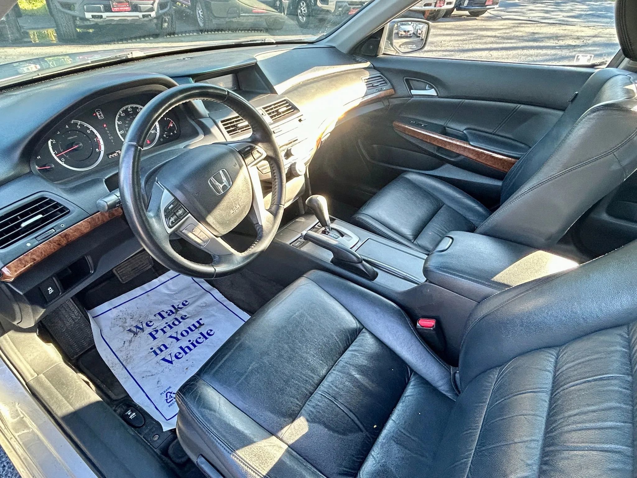 Used 2011 Honda Accord EX-L image 2