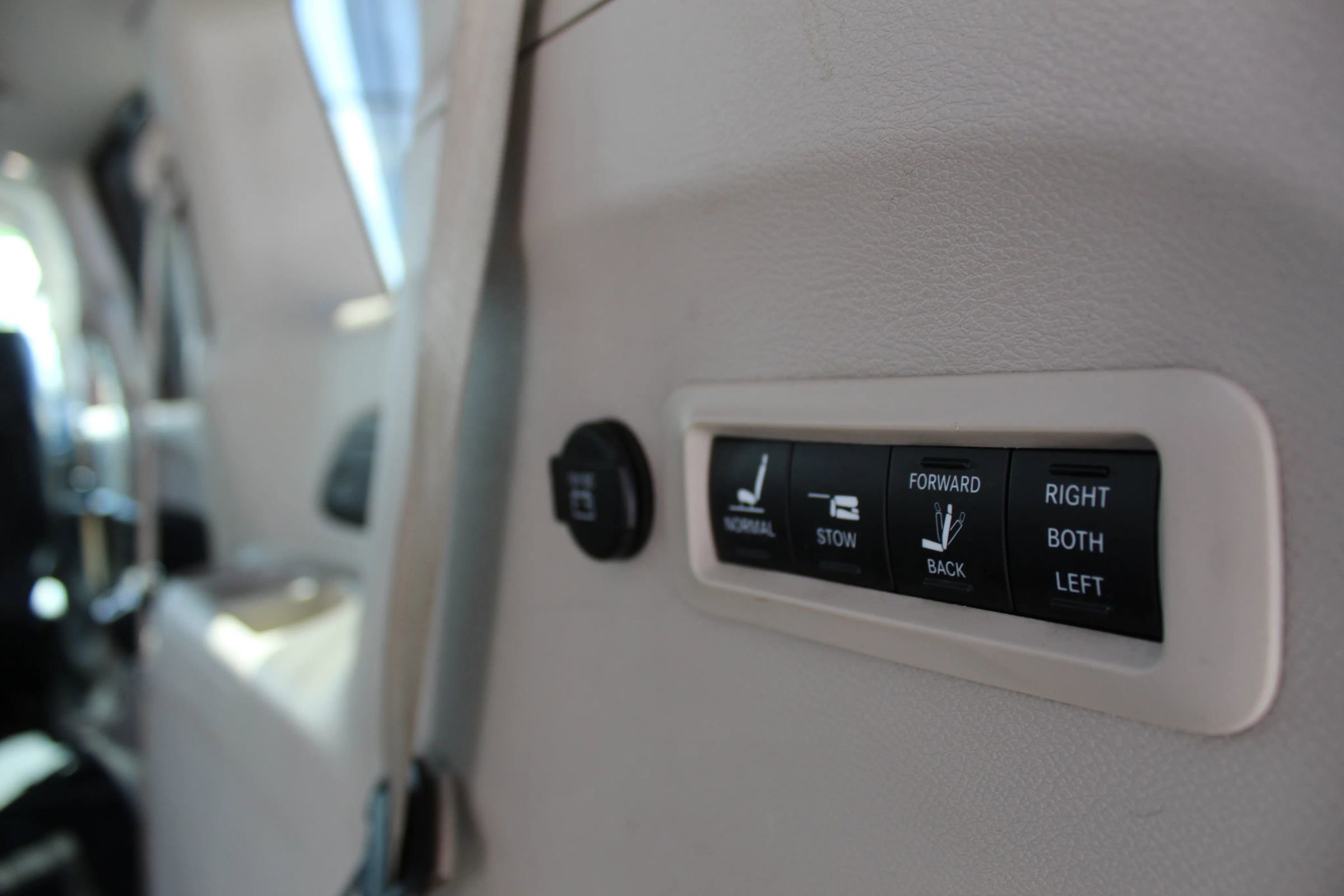 Used 2018 Chrysler Pacifica Limited FWD image 14