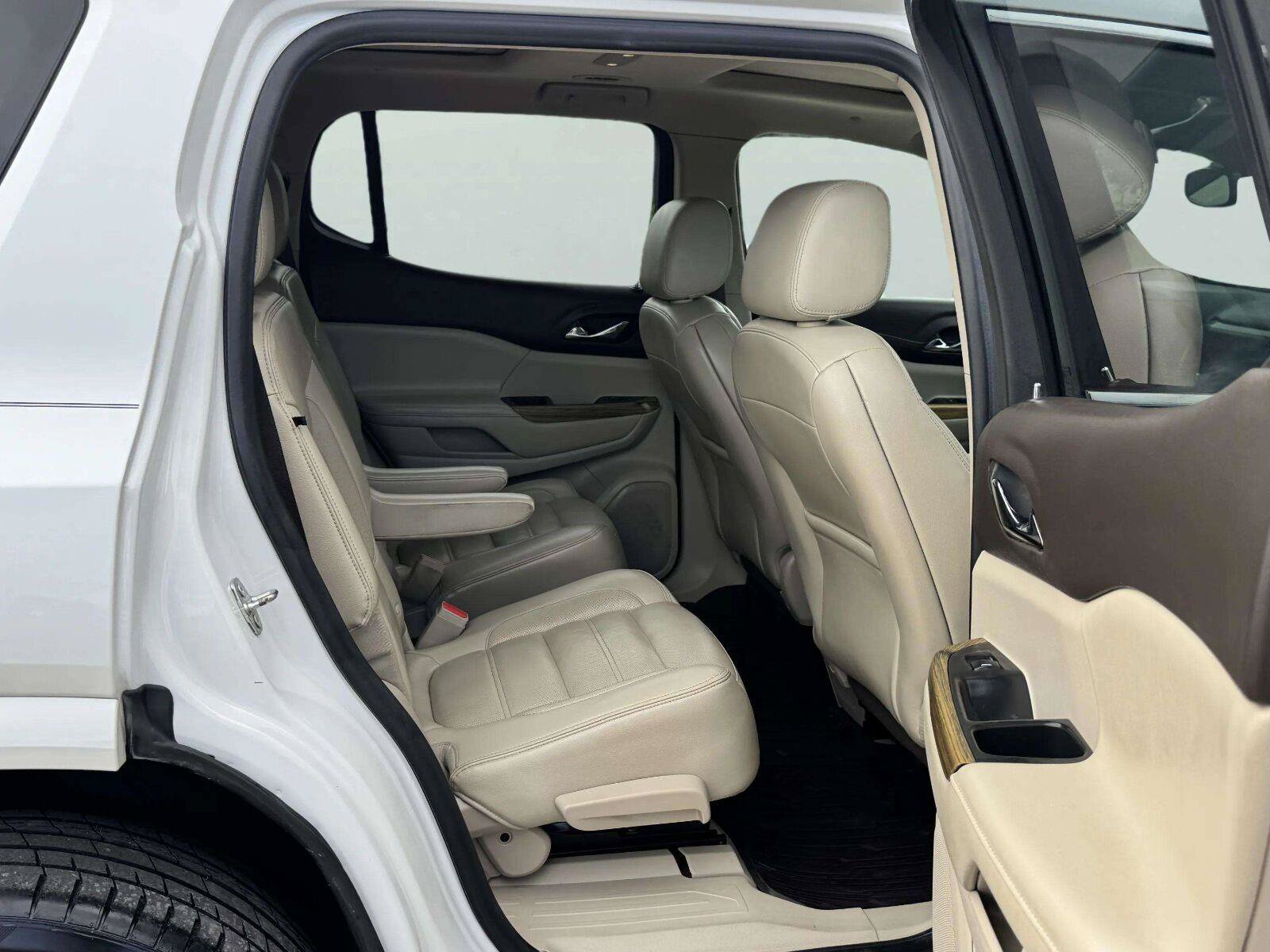 Used 2019 GMC Acadia Denali w/ Technology Package AWD/4WD image 33