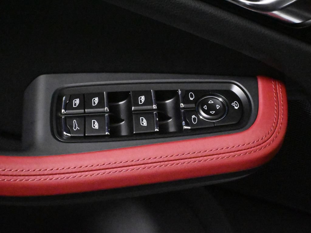 Used 2026 Porsche Macan AWD/4WD image 34