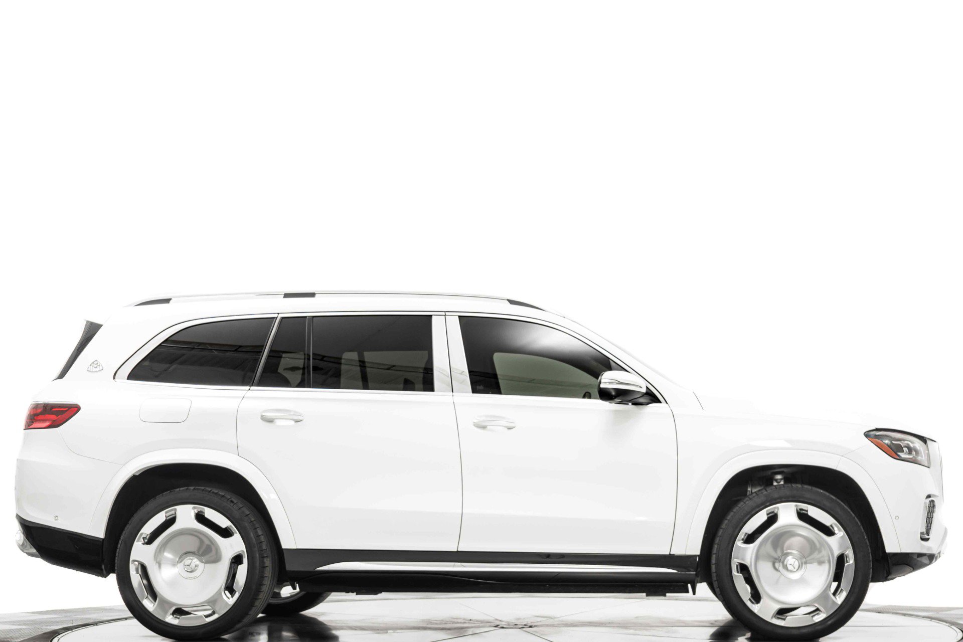 Used 2024 Mercedes-Benz Maybach GLS 600 4MATIC image 2