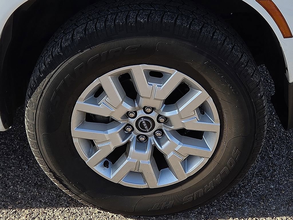 Used 2022 Nissan Frontier SV image 11