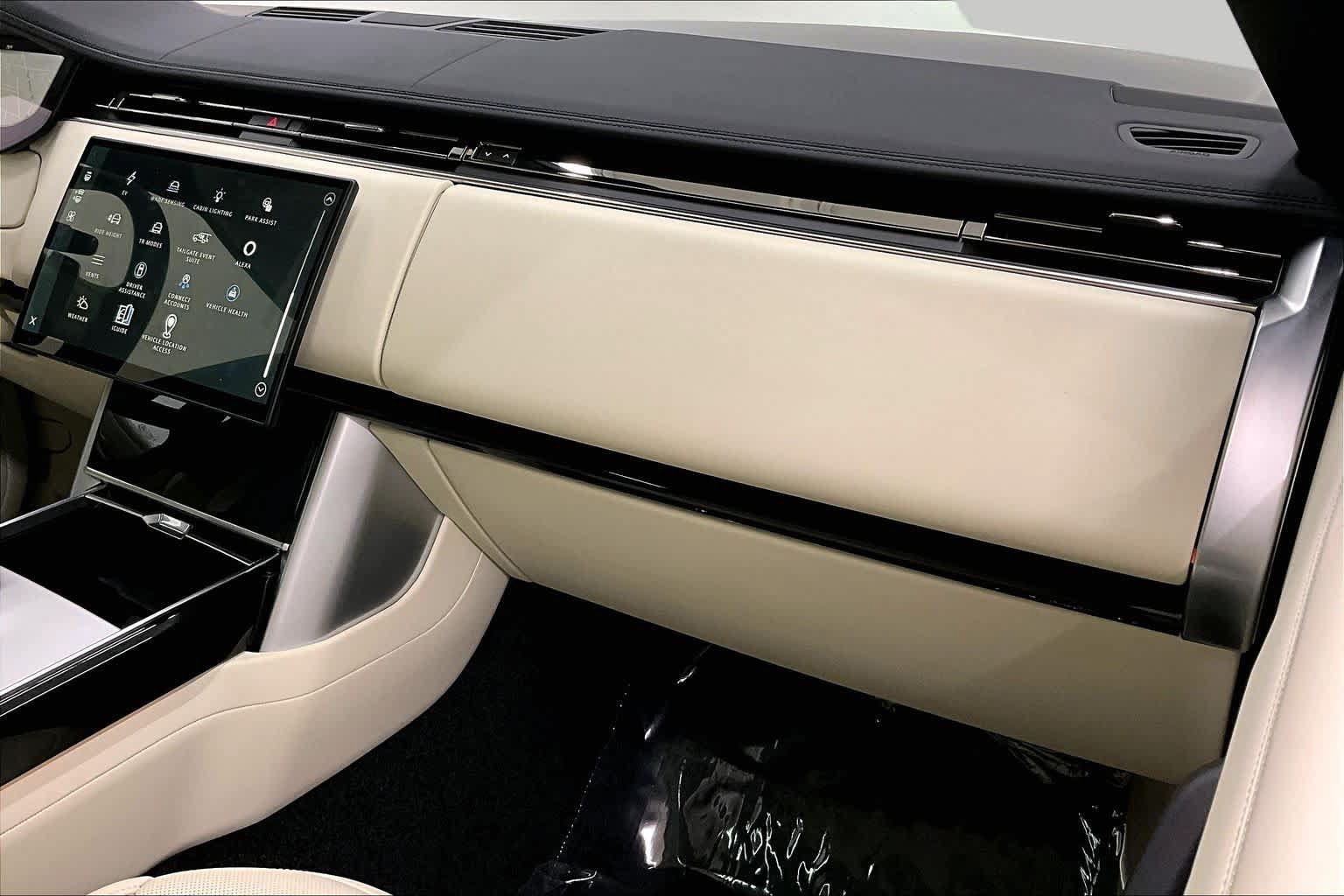 Used 2025 Land Rover Range Rover SE AWD/4WD image 19