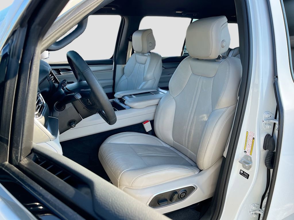 Certified 2025 Jeep Wagoneer L 4WD w/ HD Trailer Tow Package image 22