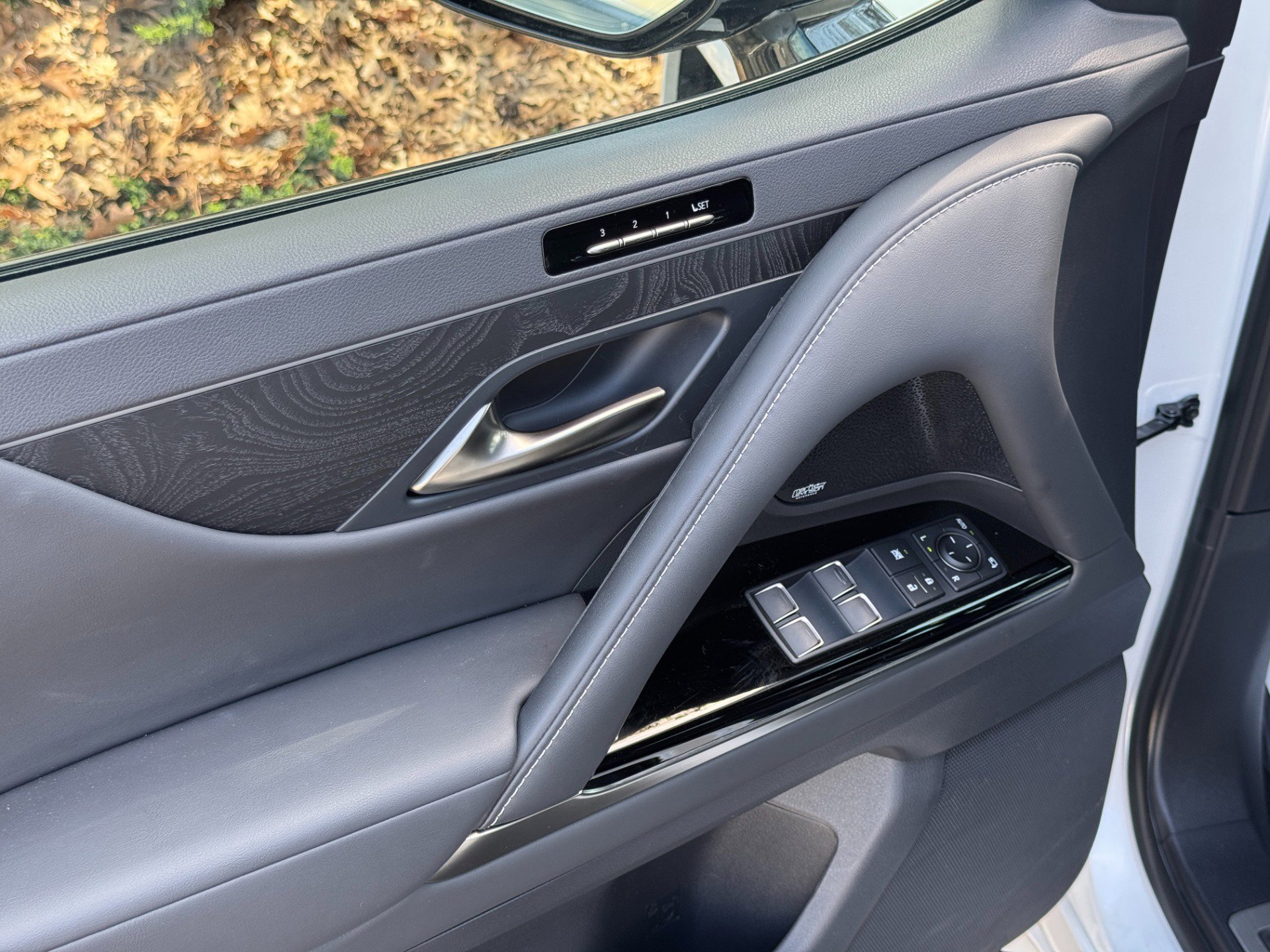 Used 2024 Lexus LX 600 4WD w/ Appearance Package image 19