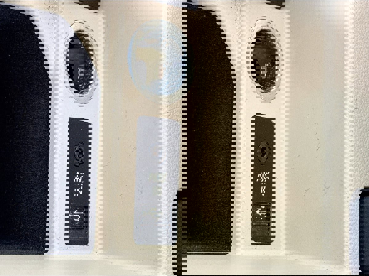 Used 2010 BMW 328i Convertible image 17