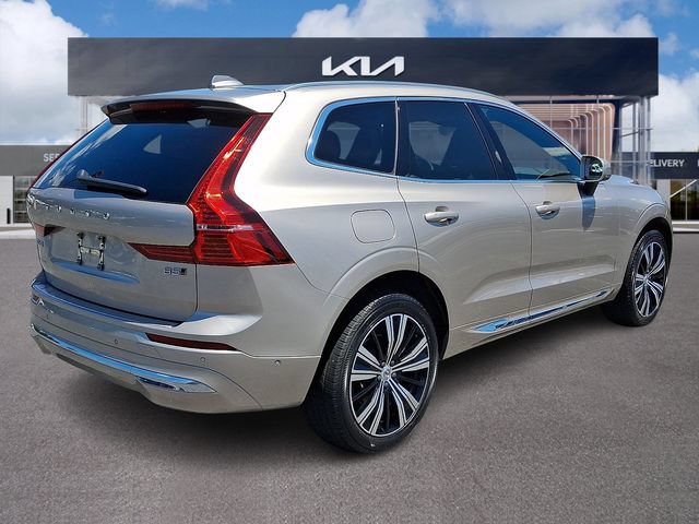 Used 2023 Volvo XC60 B5 Plus AWD/4WD image 6