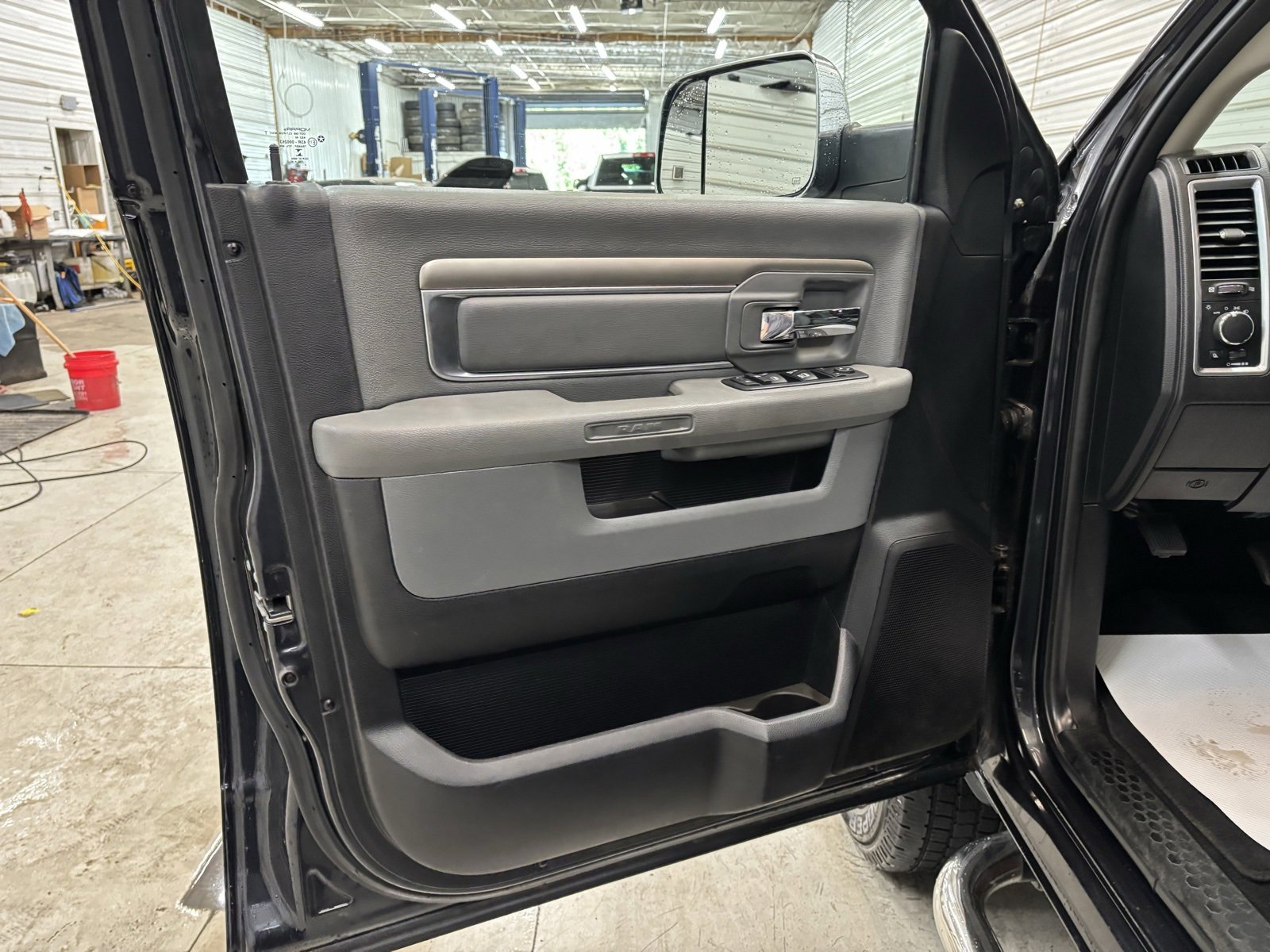 Used 2017 RAM 2500 SLT image 7