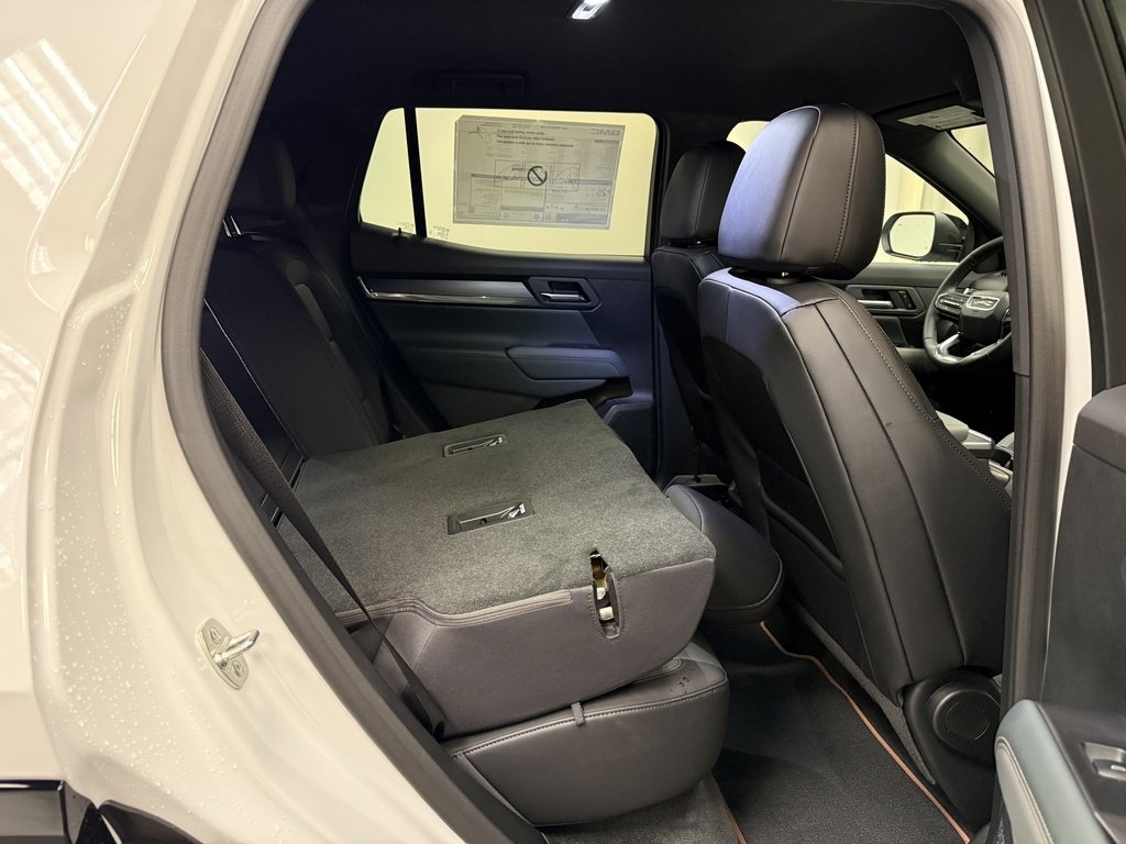 New 2026 GMC Terrain AT4 w/ LPO, Black Badging Package image 18