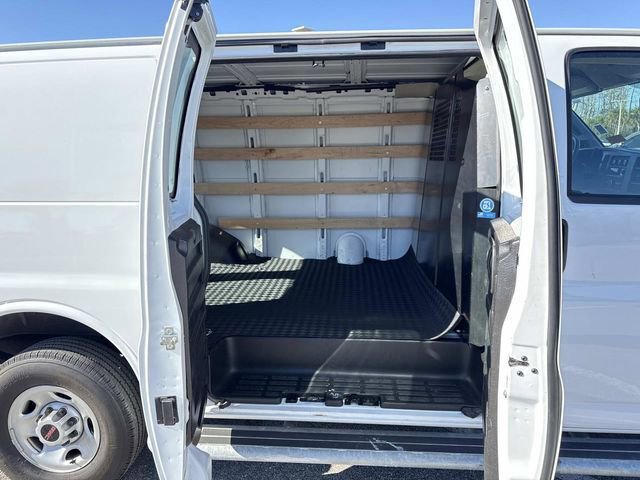 Used 2024 GMC Savana 2500 w/ Driver Convenience Package image 13