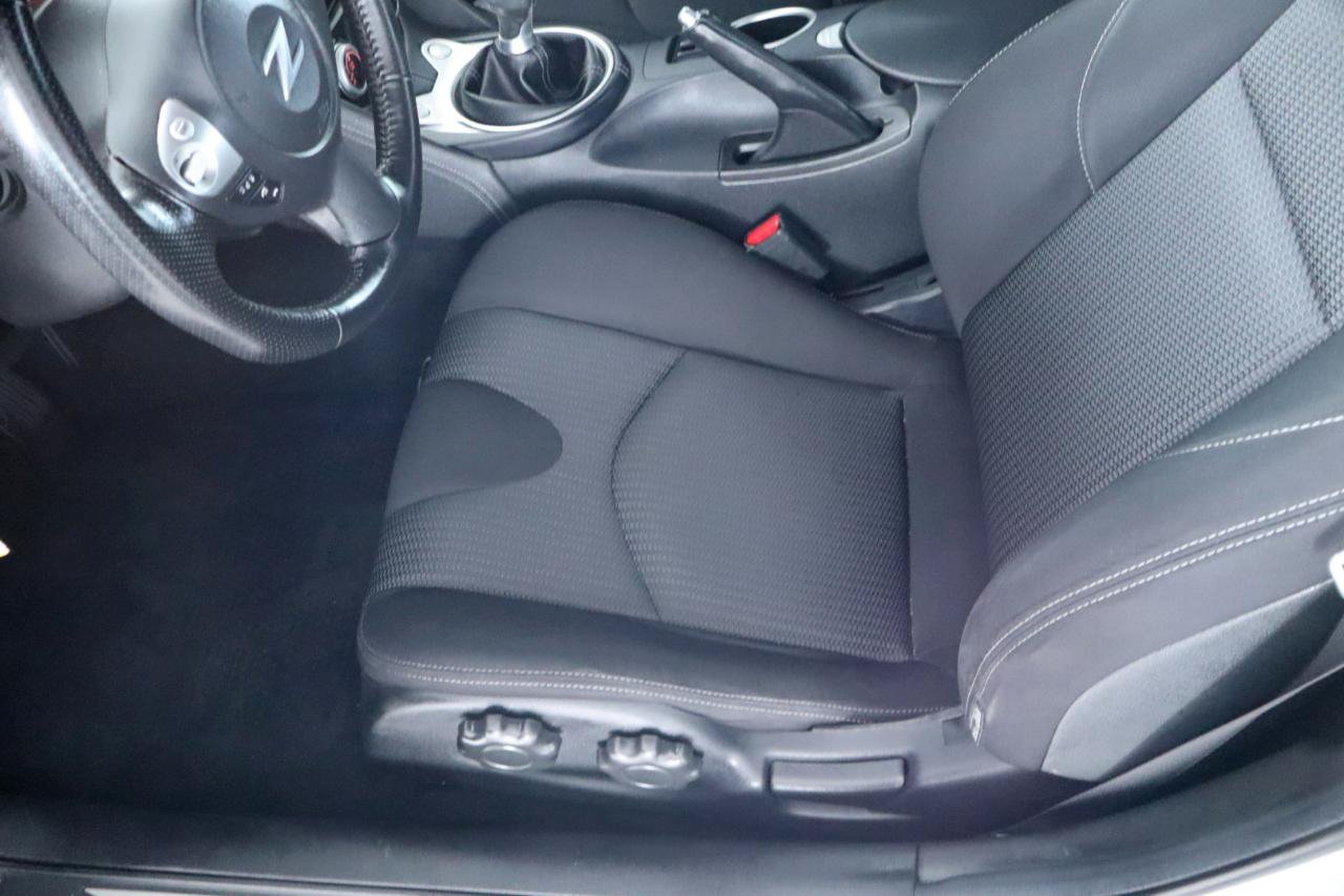 Used 2019 Nissan 370Z Coupe RWD image 13