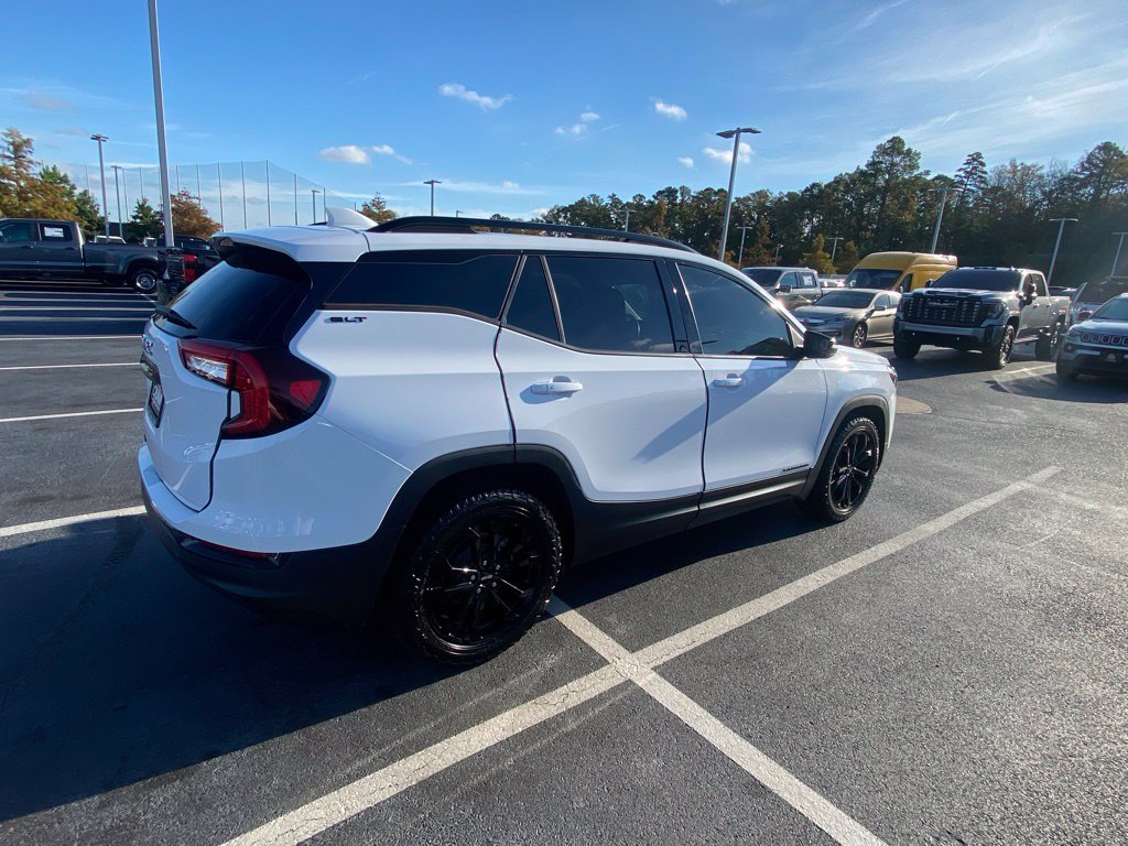 Used 2022 GMC Terrain SLT w/ Infotainment Package II FWD image 7