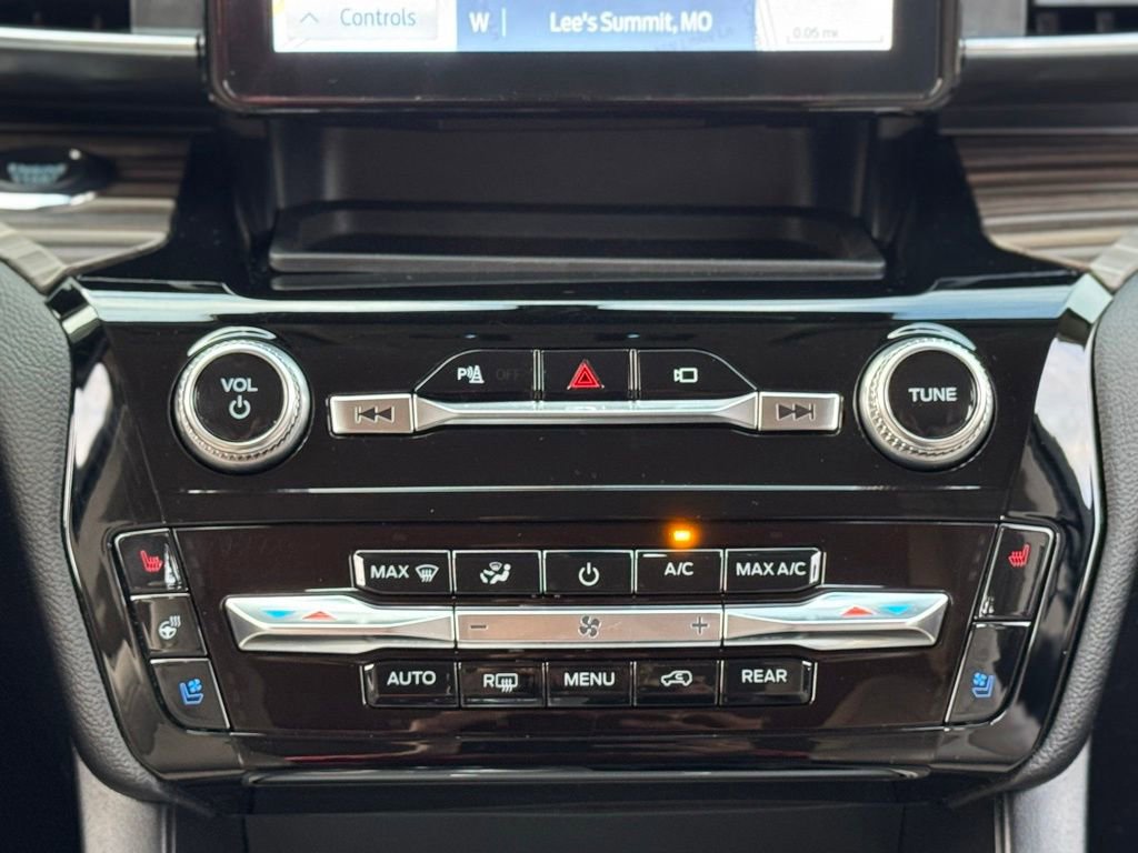 Used 2022 Ford Explorer Limited w/ Equipment Group 301A image 21