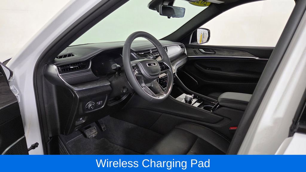 Used 2023 Jeep Grand Cherokee Overland w/ Luxury Tech Group IV AWD/4WD image 14