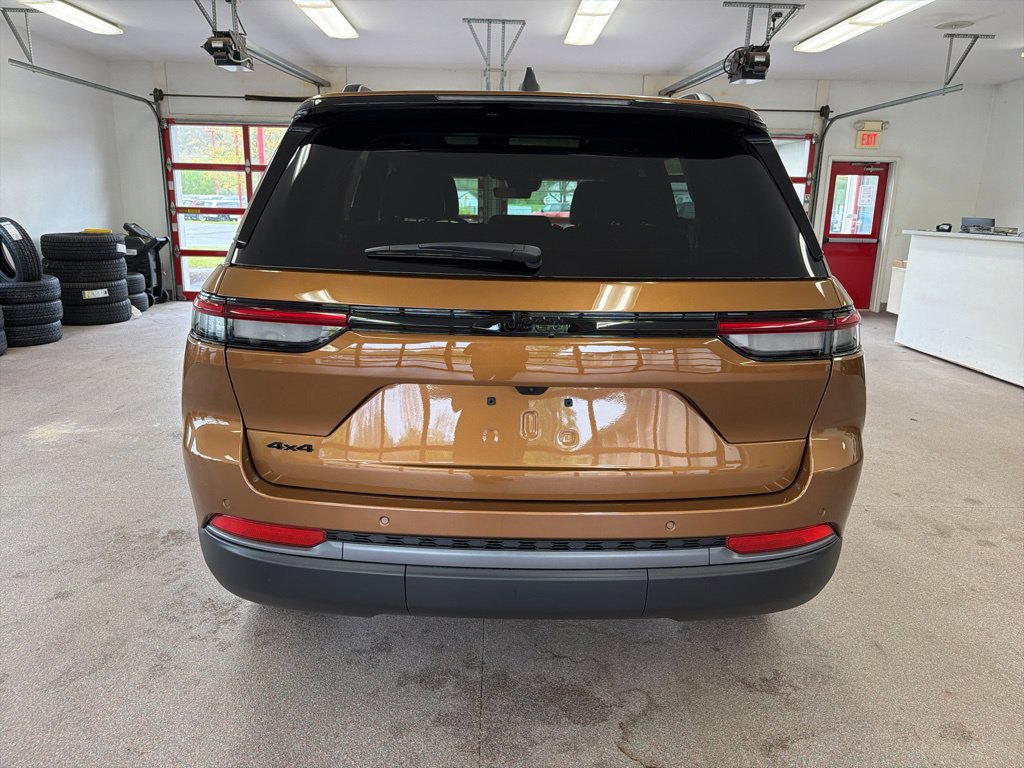 New 2026 Jeep Grand Cherokee Limited w/ Limited Altitude Package AWD/4WD image 21