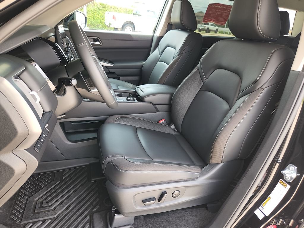 Certified 2025 Nissan Pathfinder SL image 12