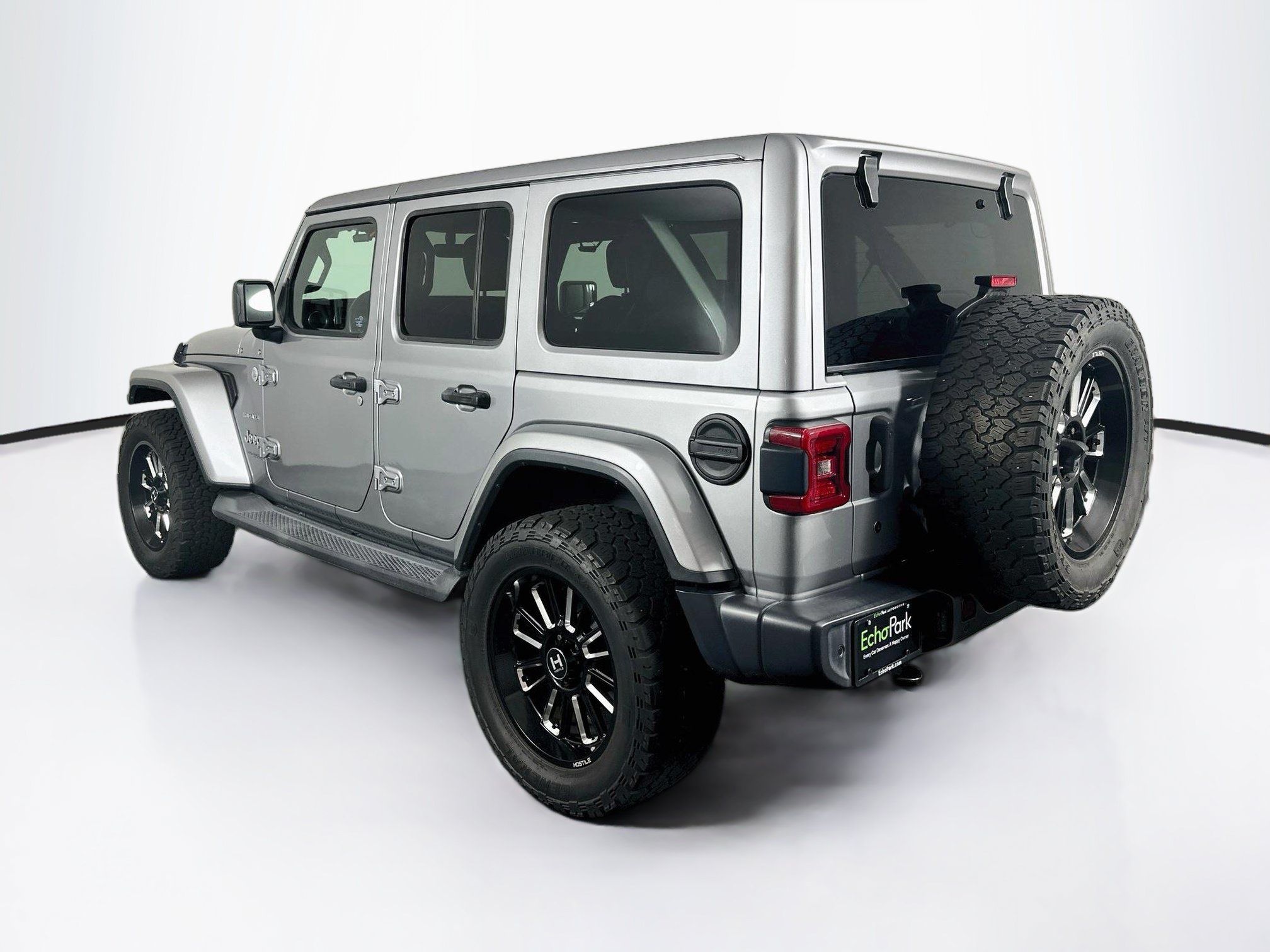 Used 2018 Jeep Wrangler Unlimited Sahara AWD/4WD image 5