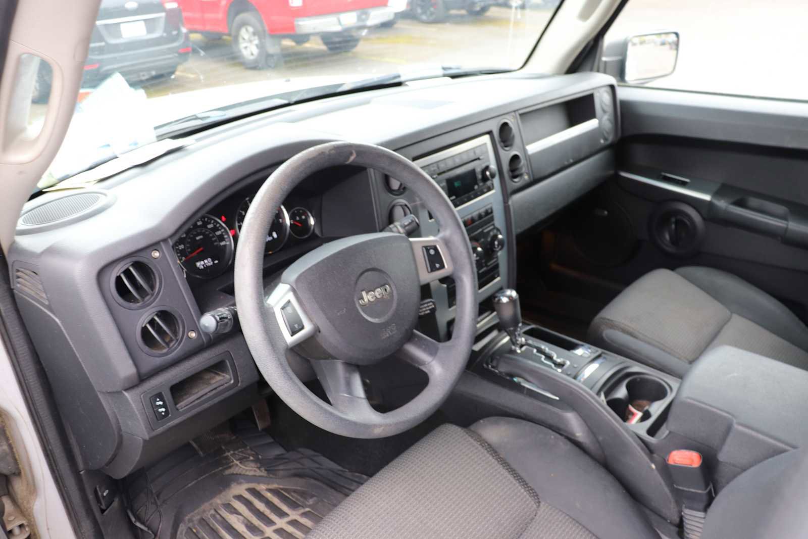 Used 2008 Jeep Commander Sport image 10