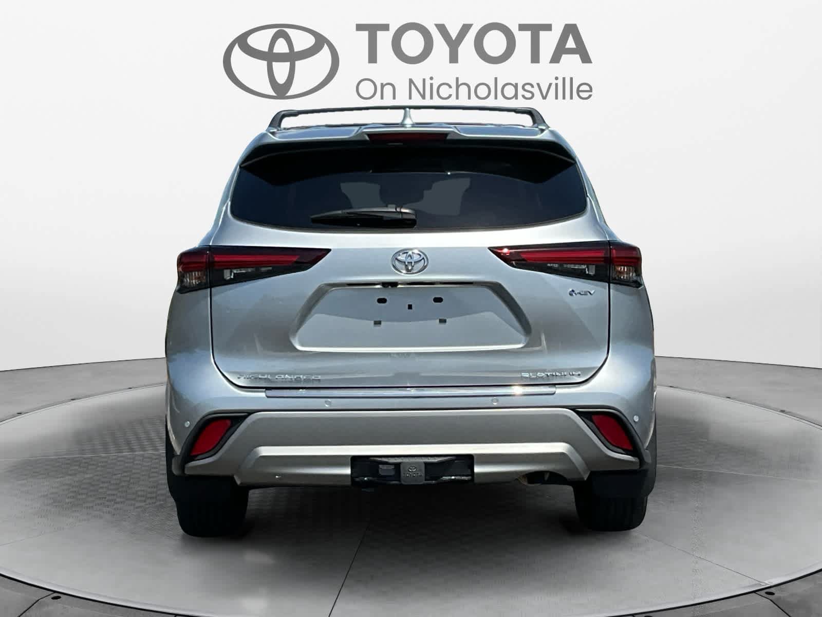 Used 2025 Toyota Highlander Platinum AWD/4WD image 4