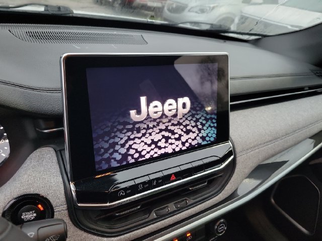 Used 2024 Jeep Compass Latitude AWD/4WD image 29