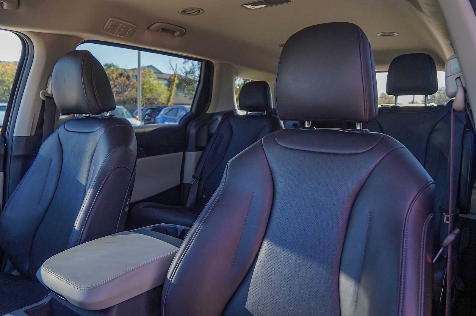 Certified 2024 Kia Carnival LX image 11