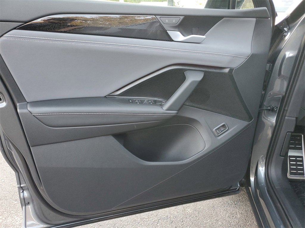 New 2026 Volkswagen Tiguan SE R-Line image 18