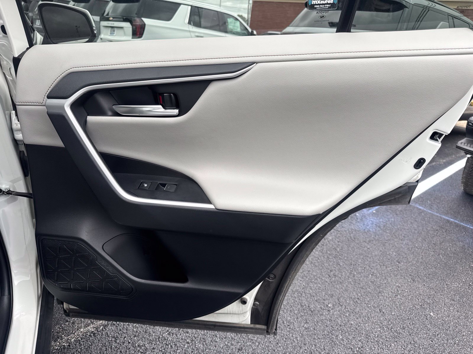 Used 2022 Toyota RAV4 Limited AWD/4WD image 29