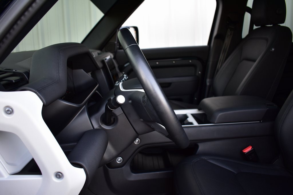 Used 2025 Land Rover Defender 110 S image 47