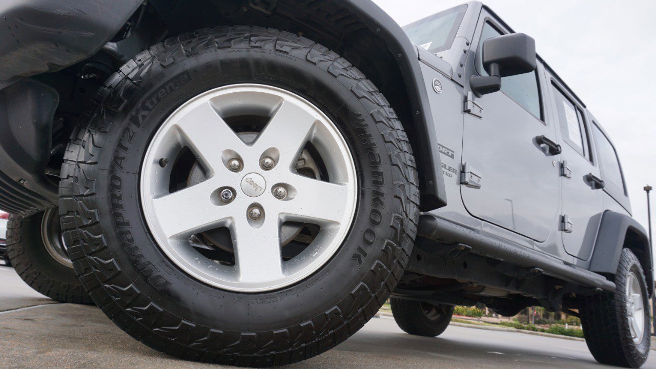 Used 2016 Jeep Wrangler Unlimited Sport w/ Connectivity Group image 10