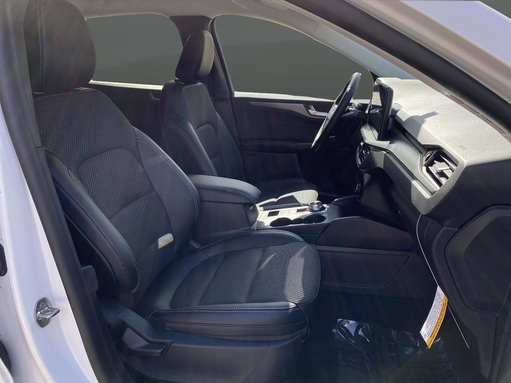 New 2025 Ford Escape SE w/ Class II Trailer Tow Package image 38