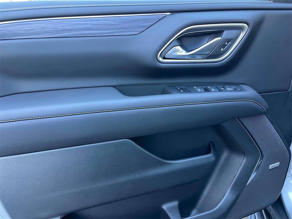 Used 2024 GMC Yukon XL SLT image 25