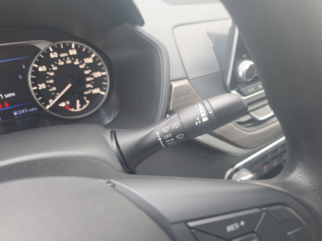 Used 2025 Nissan Altima 2.5 SV FWD image 17
