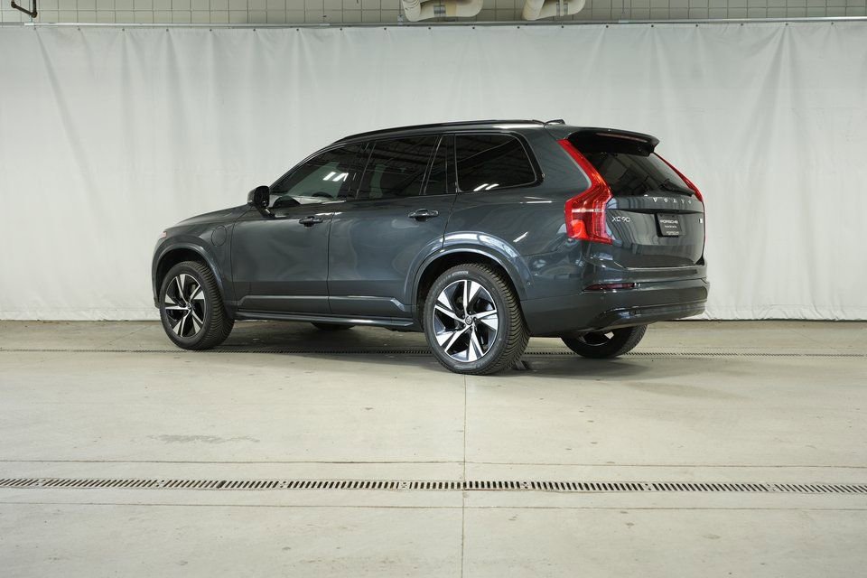 Used 2022 Volvo XC90 T8 R-Design w/ Advanced Package image 3
