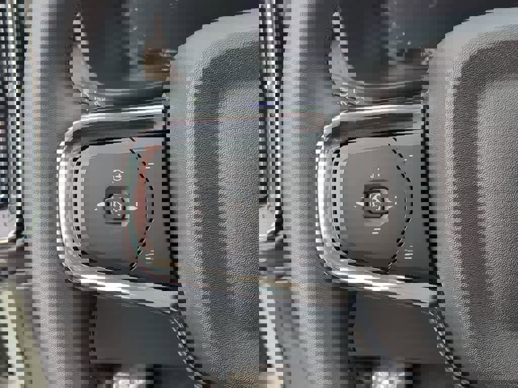 Used 2023 Volvo XC40 B5 Plus w/ Driver Assist Package image 22