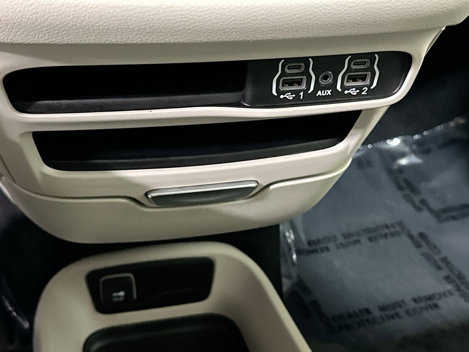 Used 2024 Chrysler Pacifica Touring-L image 26