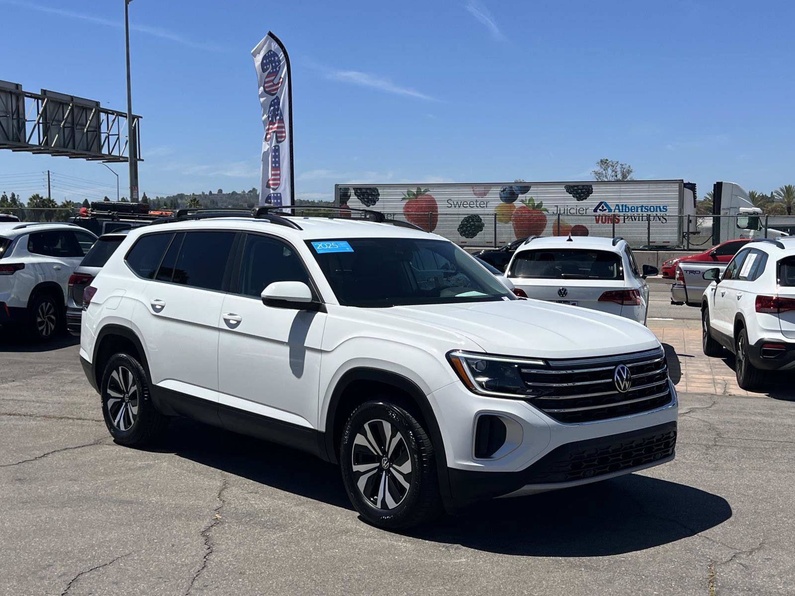 Certified 2025 Volkswagen Atlas SE FWD image 28