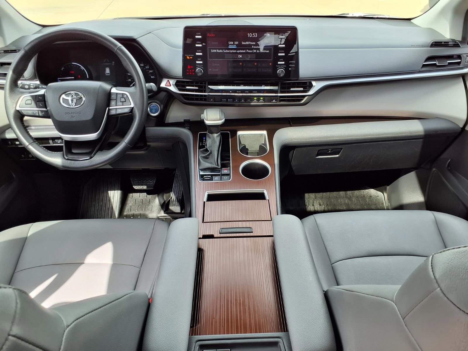 Used 2024 Toyota Sienna XLE FWD image 9