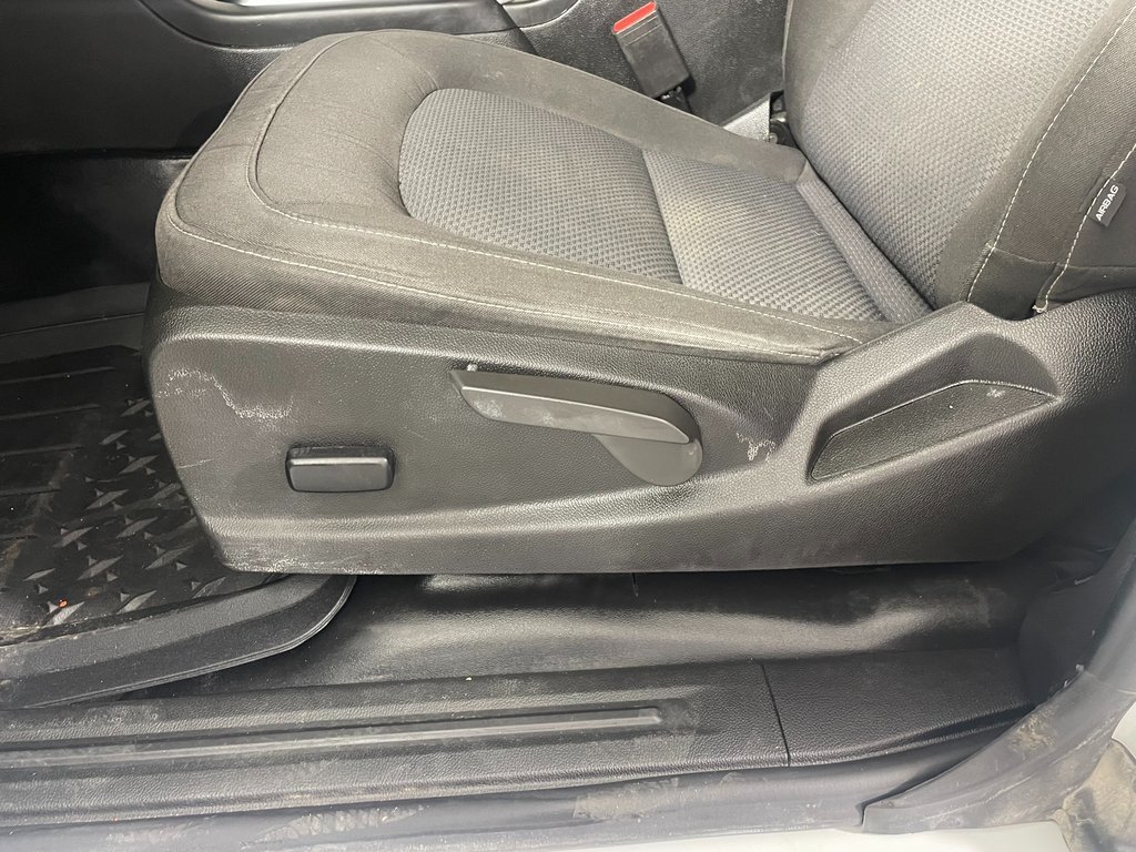 Used 2022 Chevrolet Colorado LT w/ Fleet Safety Package RWD image 23