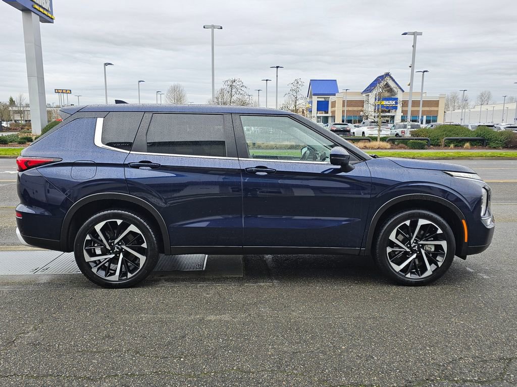 Used 2024 Mitsubishi Outlander SE image 4