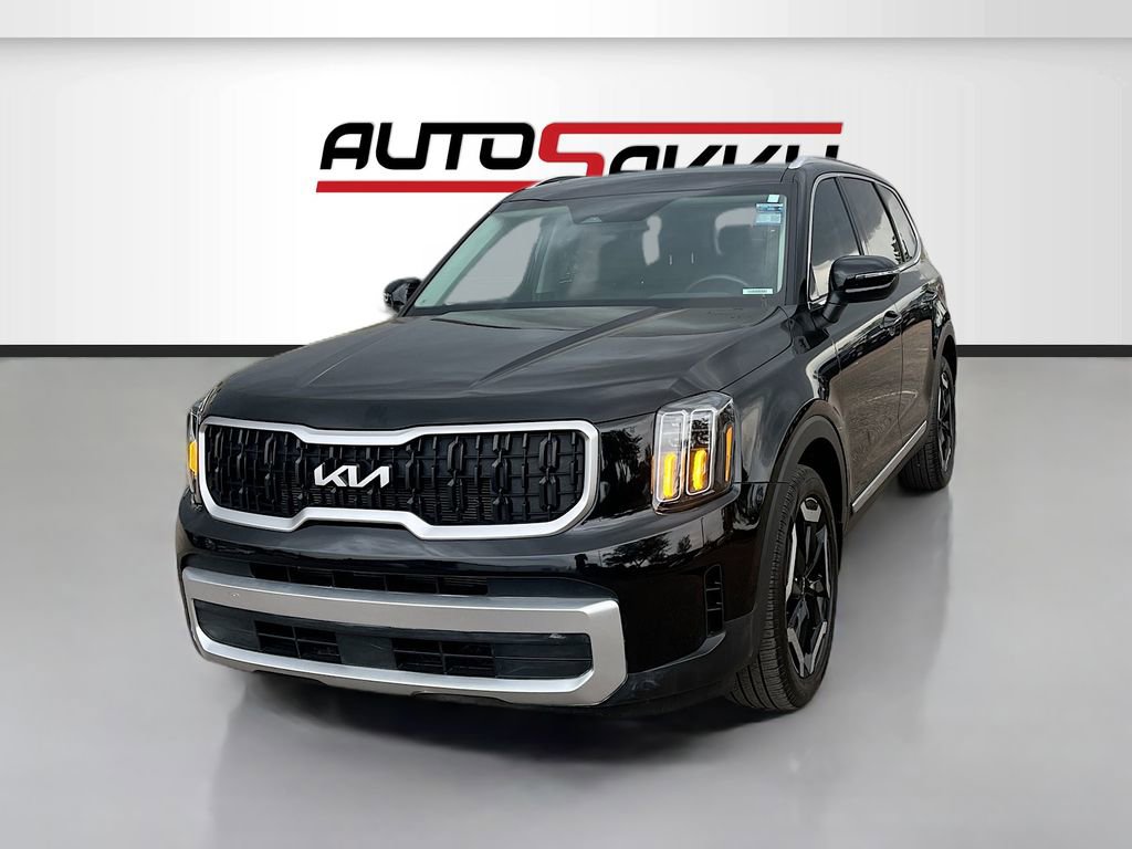 Used 2024 Kia Telluride EX w/ EX Captain's Chair Package image 3