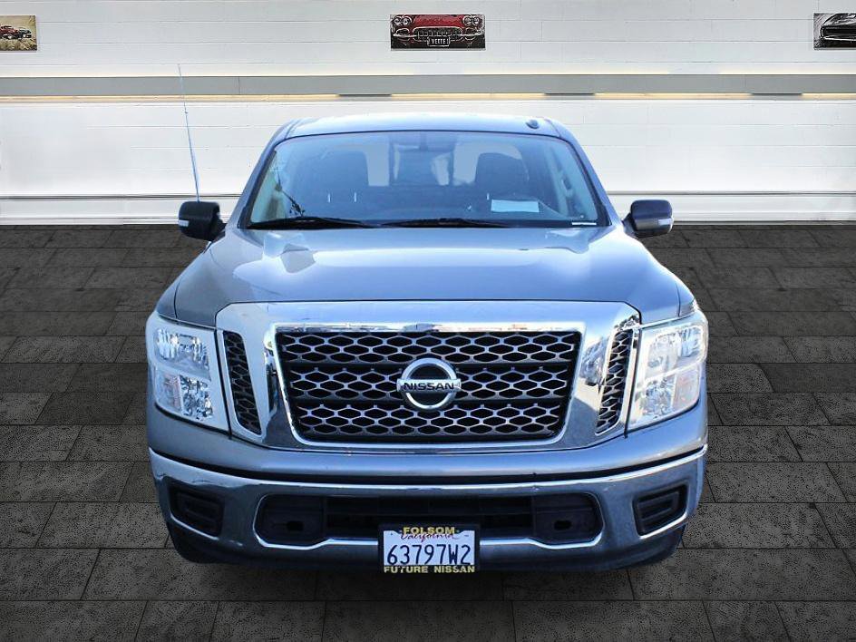 Used 2017 Nissan Titan SV image 2