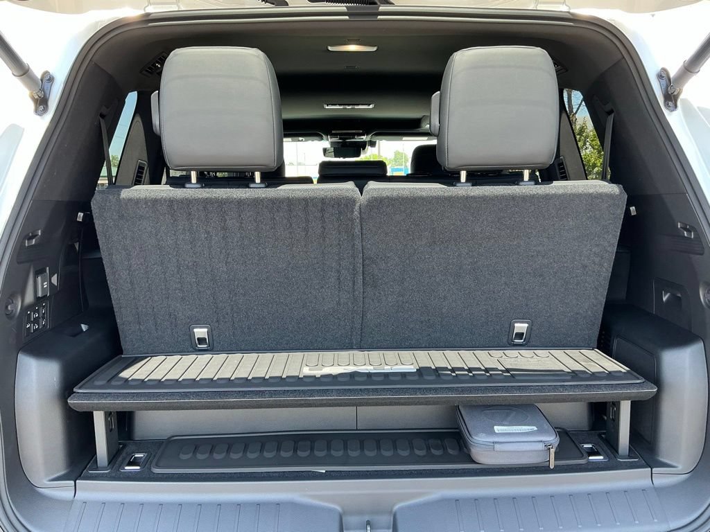 New 2026 Lexus LX 700h Luxury w/ Appearance Package AWD/4WD image 16