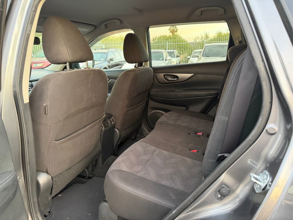 Used 2016 Nissan Rogue SV image 8