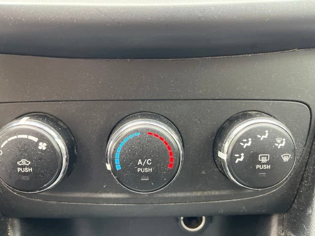 Used 2013 Dodge Avenger SE FWD image 19