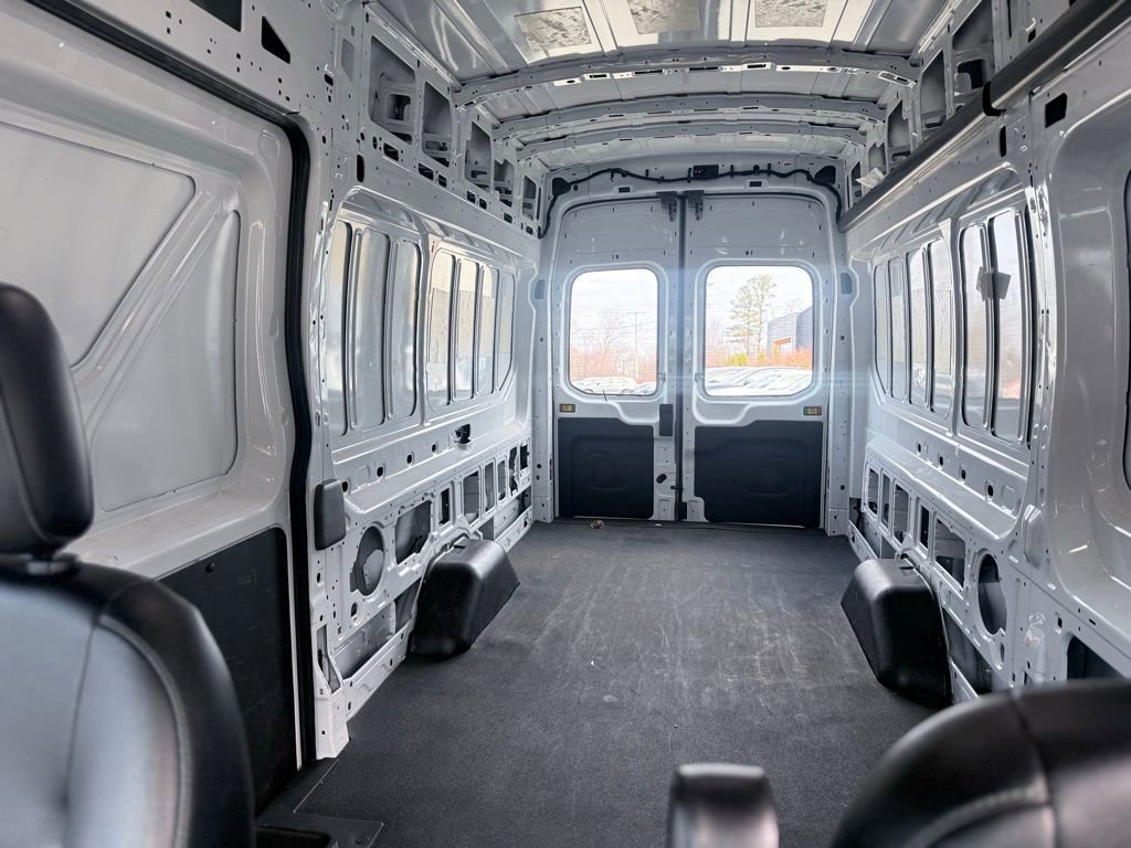 Used 2022 Ford E-Transit 148 High Roof Extended RWD image 19