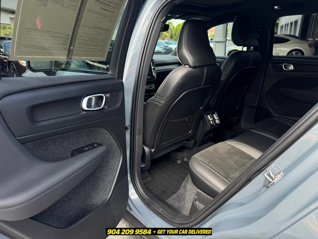 Used 2022 Volvo XC40 T5 R-Design w/ Climate Package AWD/4WD image 26