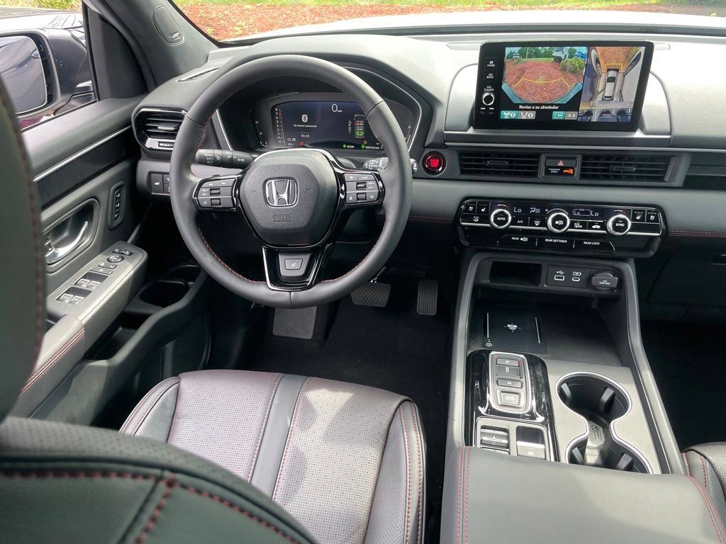 Used 2025 Honda Pilot Black Edition image 11